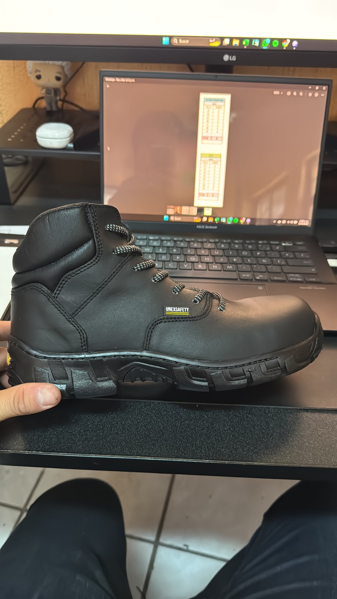 ¿Por qué se despegan las botas de seguridad? La diferencia entre Pegado Simple y Cosido Lockstitch